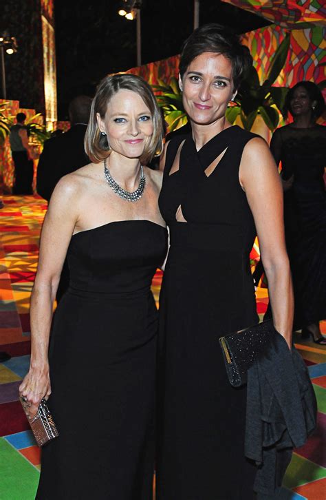 is jodie foster still married.